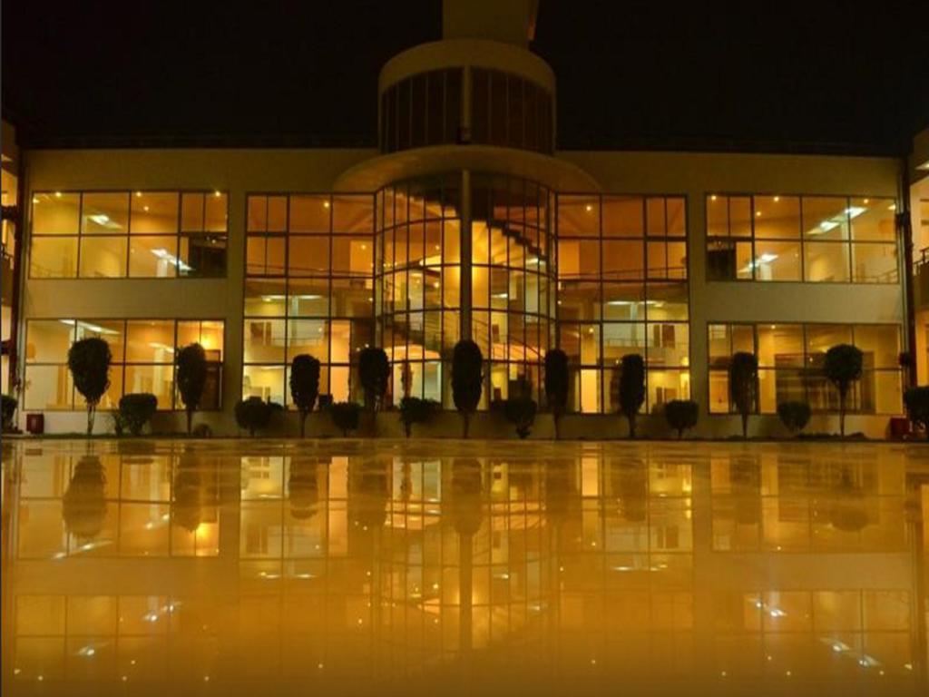 Seven Sky Clarks Exotica Hotel Bhuj Ngoại thất bức ảnh