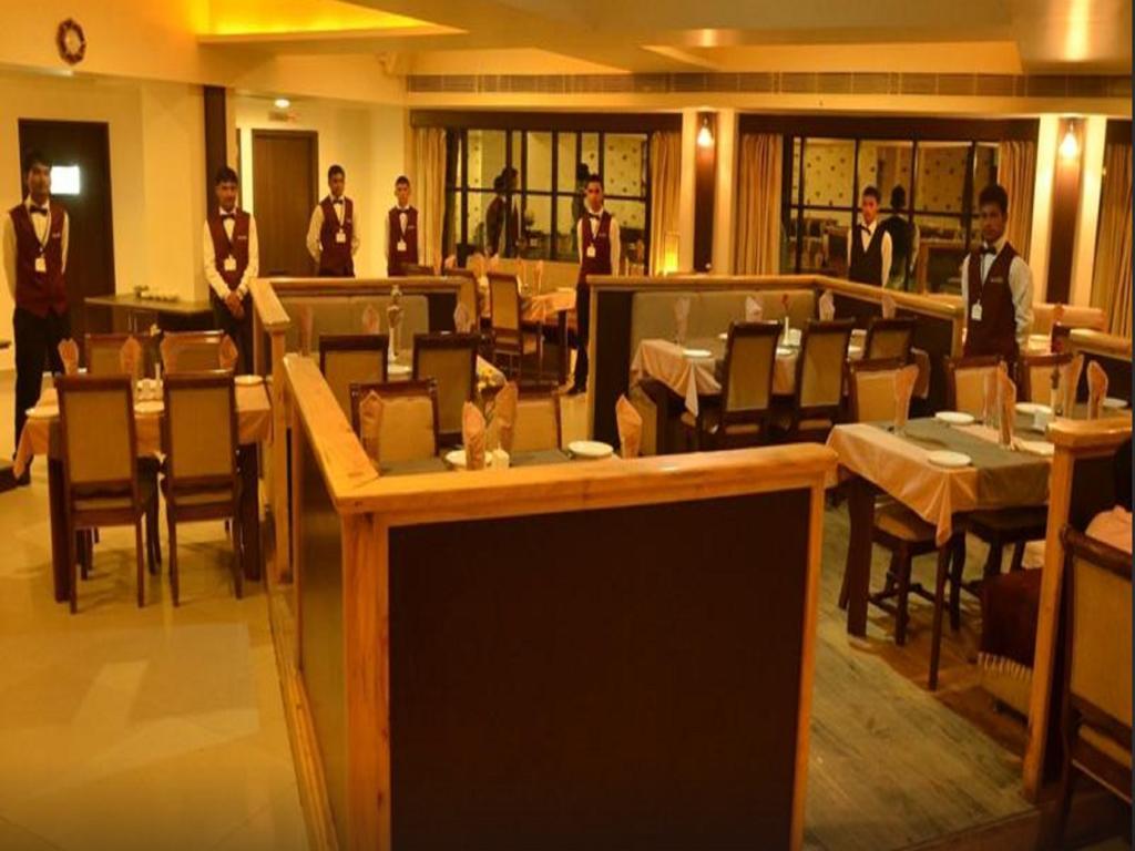 Seven Sky Clarks Exotica Hotel Bhuj Ngoại thất bức ảnh
