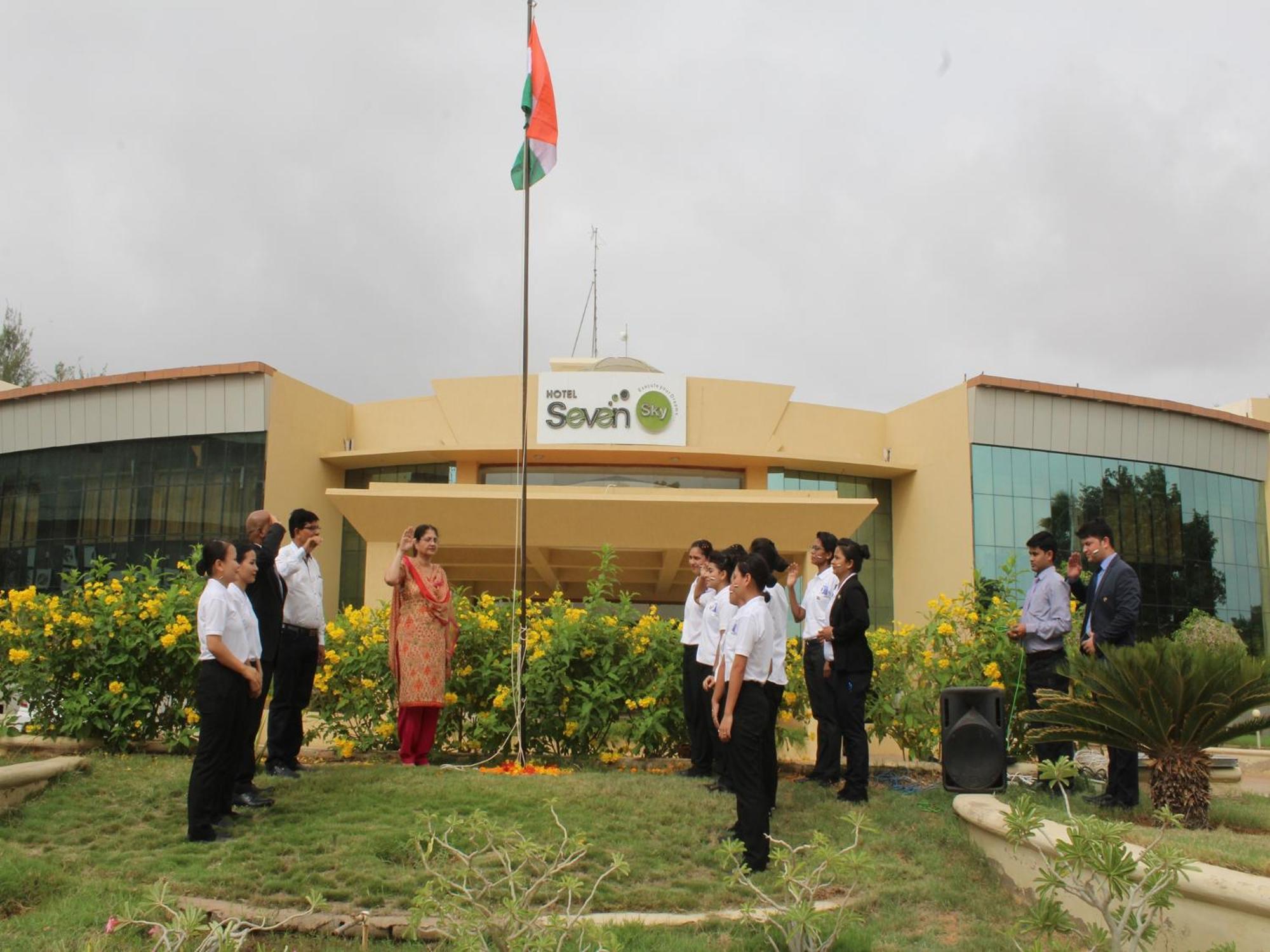 Seven Sky Clarks Exotica Hotel Bhuj Ngoại thất bức ảnh