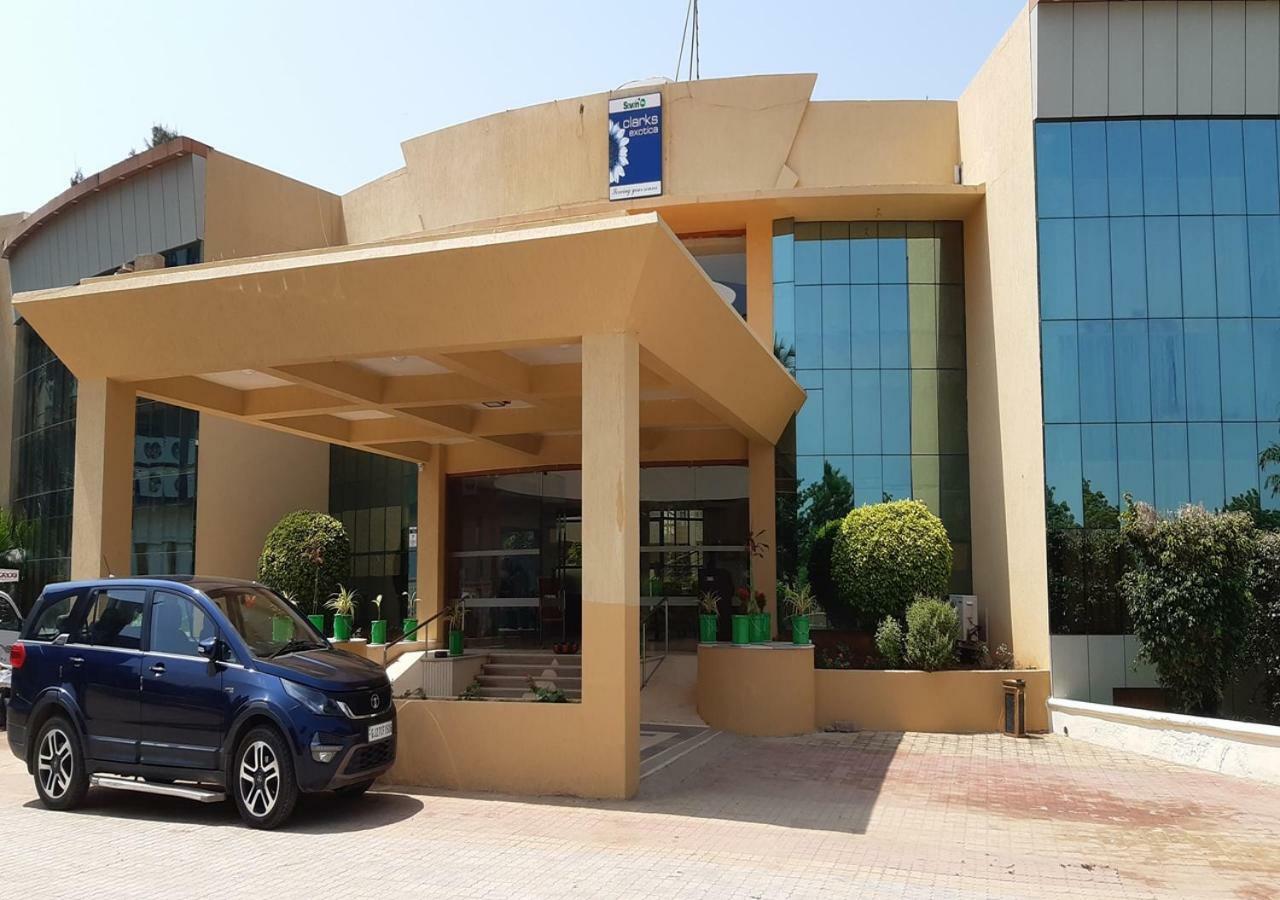 Seven Sky Clarks Exotica Hotel Bhuj Ngoại thất bức ảnh