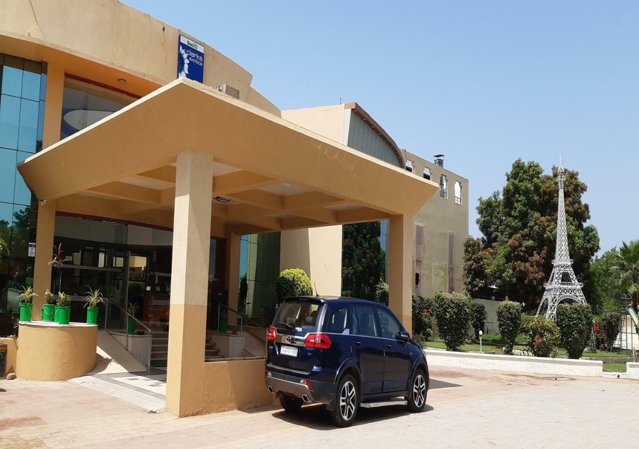 Seven Sky Clarks Exotica Hotel Bhuj Ngoại thất bức ảnh